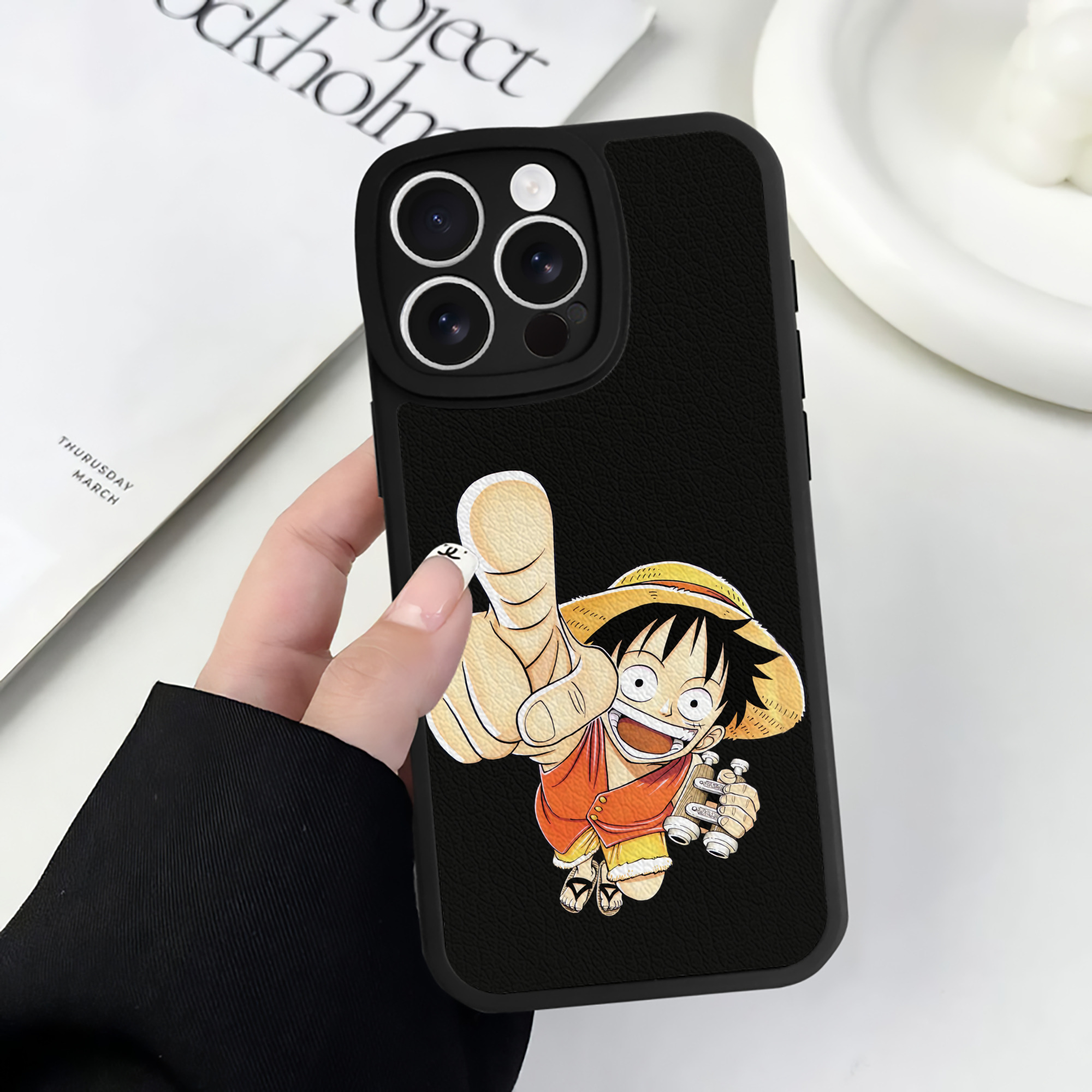（画像用） ワンピース モンキー・D・ルフィ ONE PIECE Monkey D. Luffy 【iPhone 16シリーズ対応】シリコンスマホケース（レザー調） 材質：シリコン